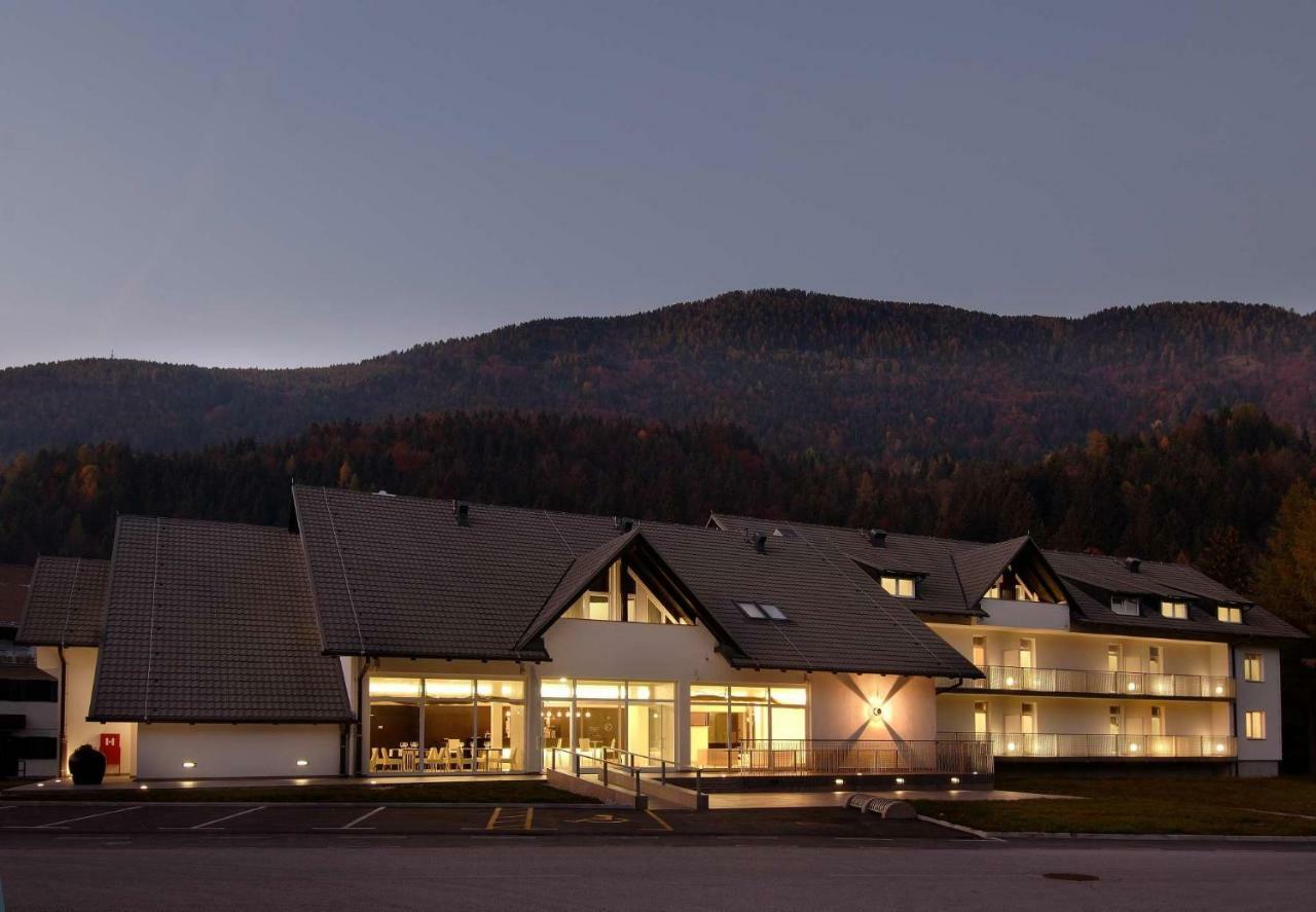 Klass 103 Kranjska Gora Esterno foto